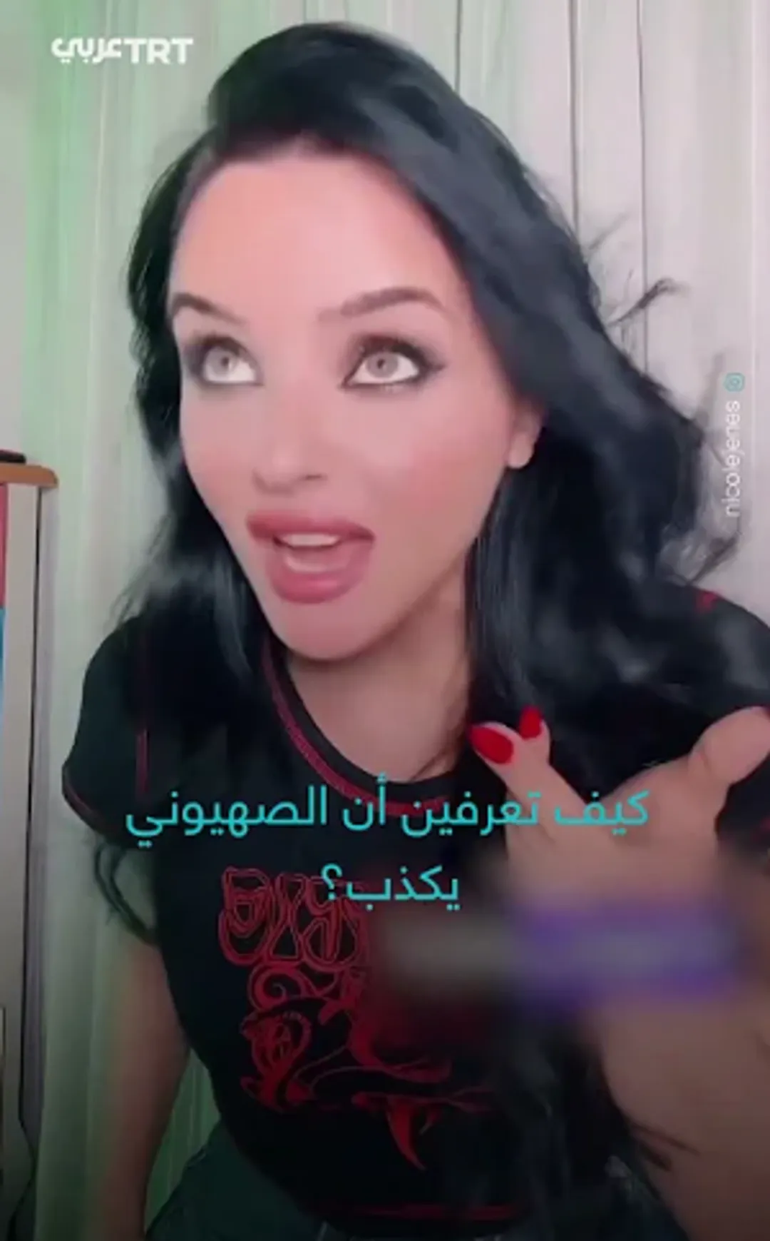 ناشطة رومانية تسخر من الاحتلال والصهيونية